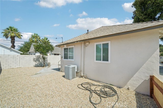 Building Photo - 3882 Taft St