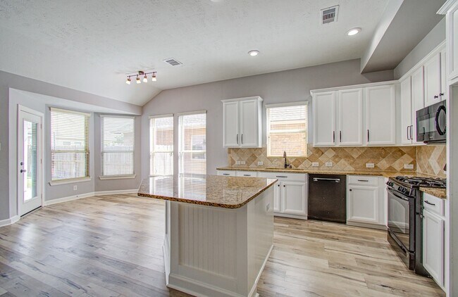 Building Photo - 12935 Northpointe Bend Dr