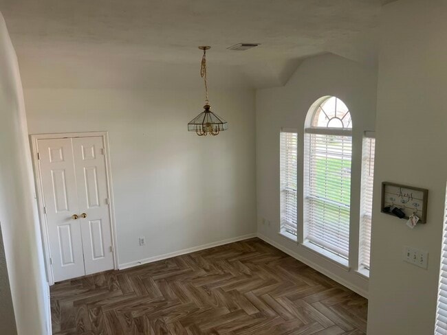 Building Photo - 5523 Waverdale Ct