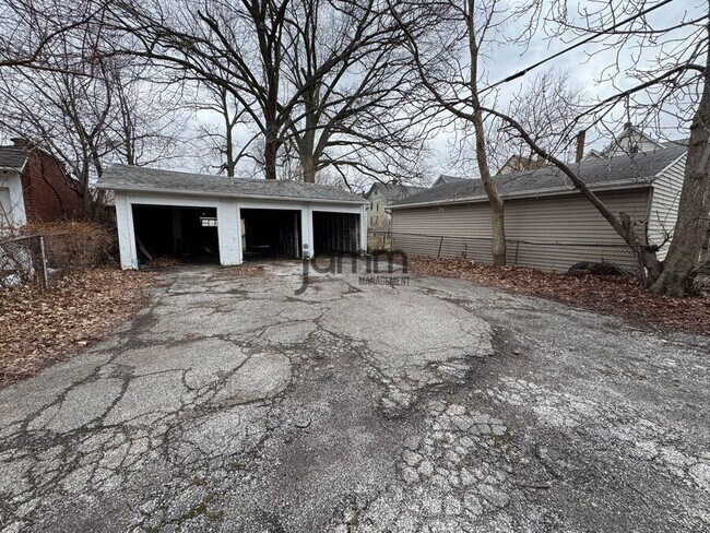 Building Photo - 12611 Franklin Blvd