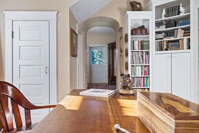 Building Photo - Historic Queen-Anne Style Home