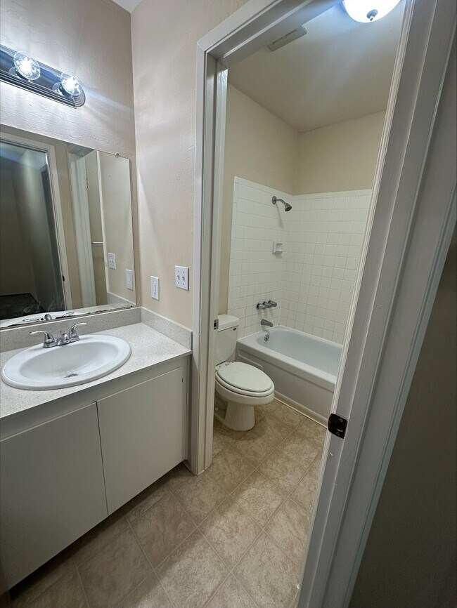 Building Photo - 3540 Northwood Dr.