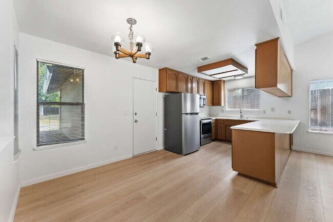 Building Photo - 101 Claim Ct