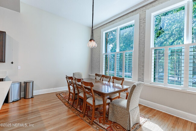 Building Photo - 2525 College St