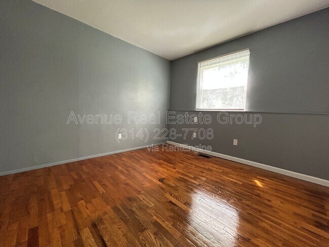 Building Photo - 10441 Prince Dr