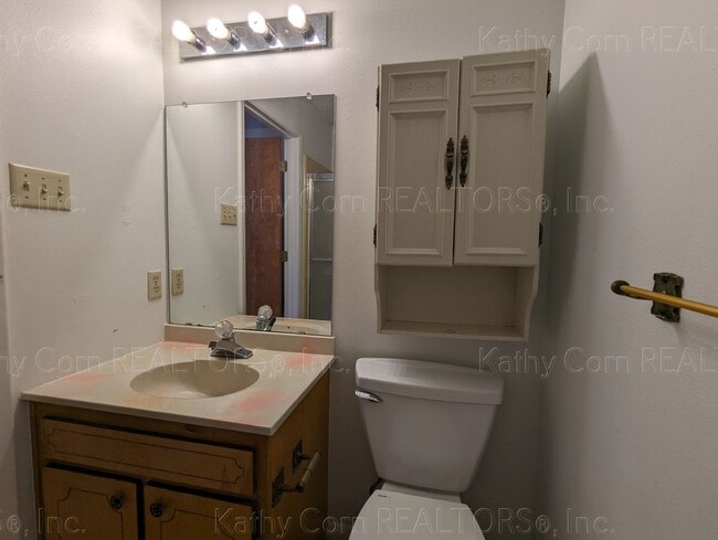 Building Photo - Two Bedroom Home