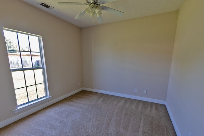 Building Photo - Home for rent in Deatsville