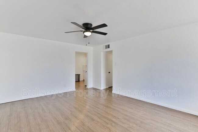 Building Photo - 2129 W Weldon Ave