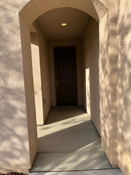 Building Photo - 2468 Bay Hill Ave