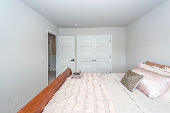 Building Photo - 3 Bedroom 2.5 Bath Single Family Home in W...