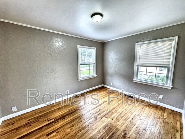 Building Photo - 955 E 37th Pl