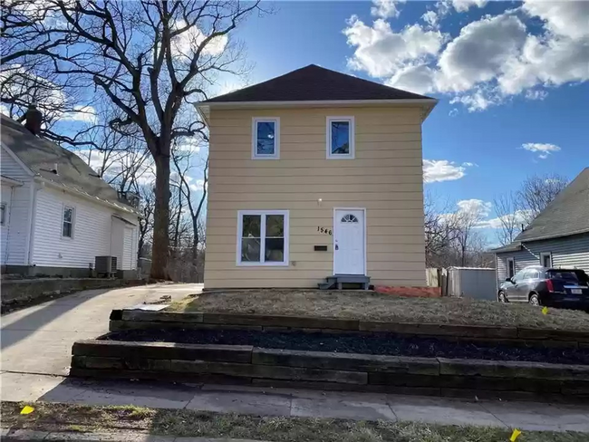 Building Photo - Stunning 4 Bed Home West of Drake