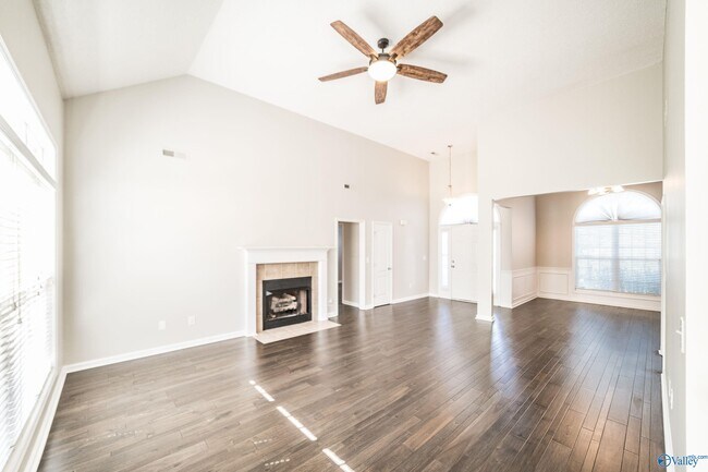 Building Photo - 129 High Noon Ln