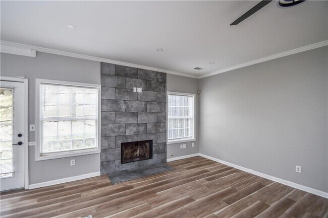 Building Photo - 3338 Sims St