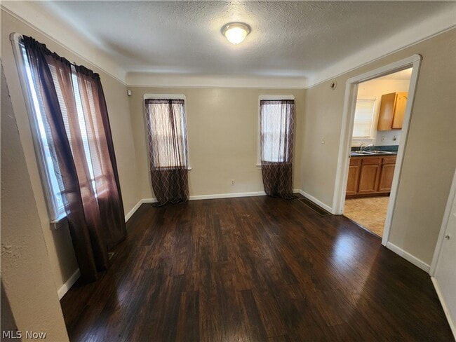 Building Photo - 1517 Larchmont Rd