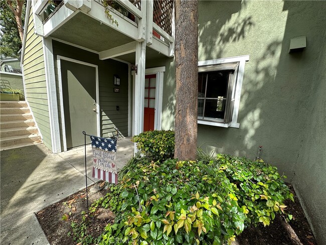 Building Photo - 700 E Lake Dr