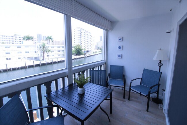 Building Photo - 440 Paradise Isle Blvd