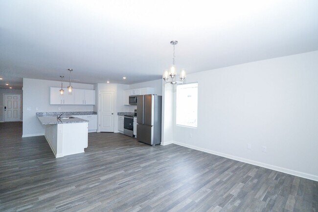 Building Photo - 132 Elegance Wy