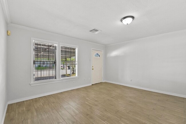Building Photo - 3718 Dreyfus St