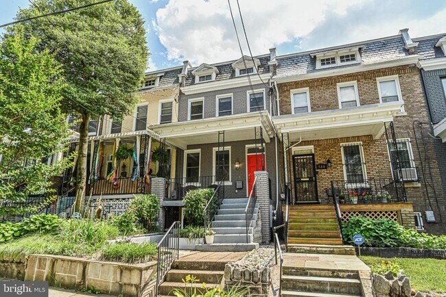 Building Photo - 512 Varnum St NW