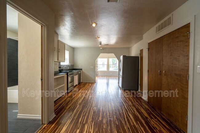 Building Photo - 116-118 NW 31st St