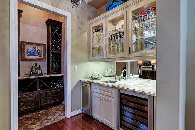 Building Photo - 100 S Creekside Ct