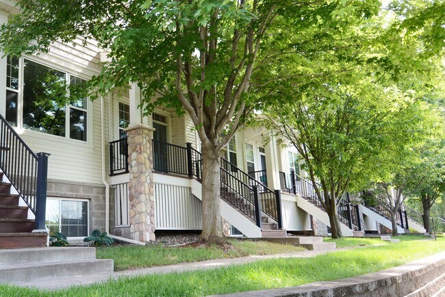 Building Photo - Spacious 4-Bed 3.5-Bath in Blaine - Available 6/10!