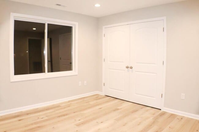 Building Photo - 12 Rockridge Ct