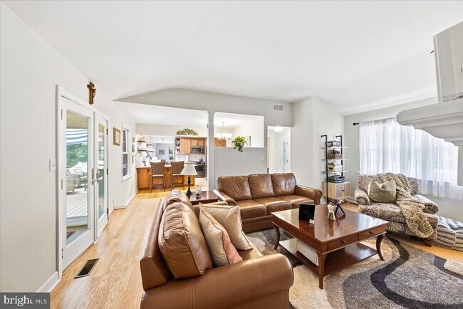 Building Photo - 40 Pine knoll Dr