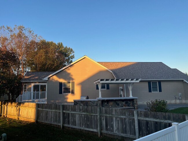 Building Photo - Single Story home in Overbrook Shores