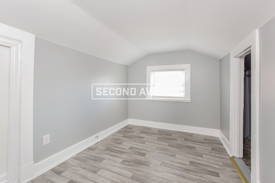 Building Photo - 1806 Sundale Ave