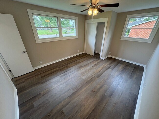 Building Photo - 1614 Shady Cir