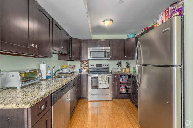 4BD, 3BA - 1,500SF - 327 N 40th St