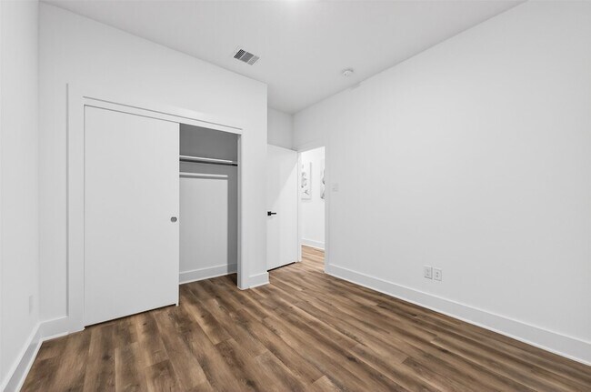 Building Photo - 3003 Delano St