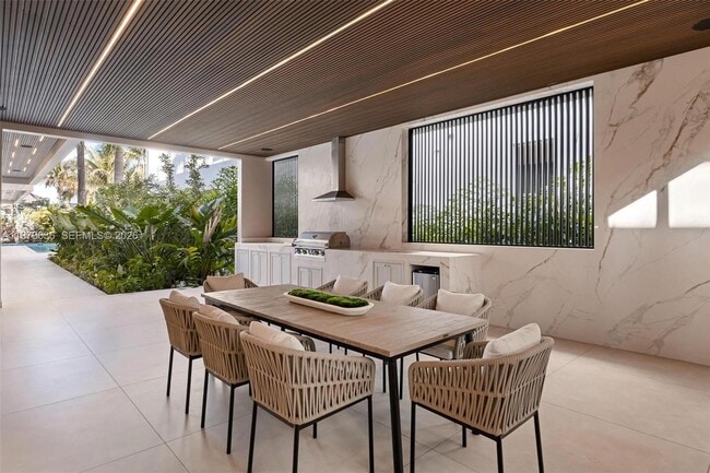 Building Photo - 723 NE 77th St