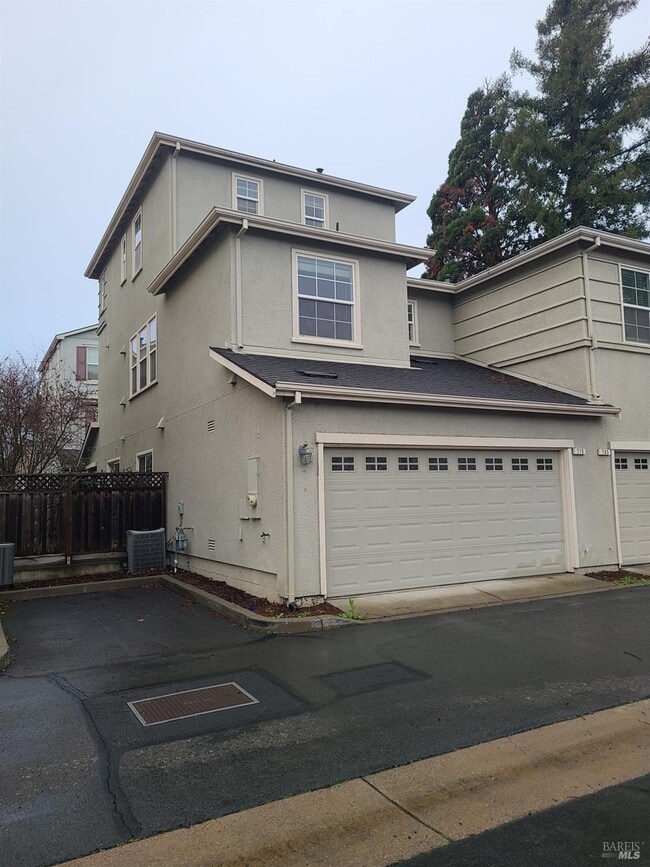 Building Photo - 715 Ponder Court