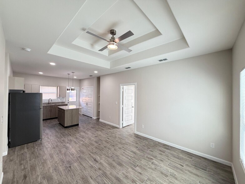 Building Photo - 3900 Ventura Ave