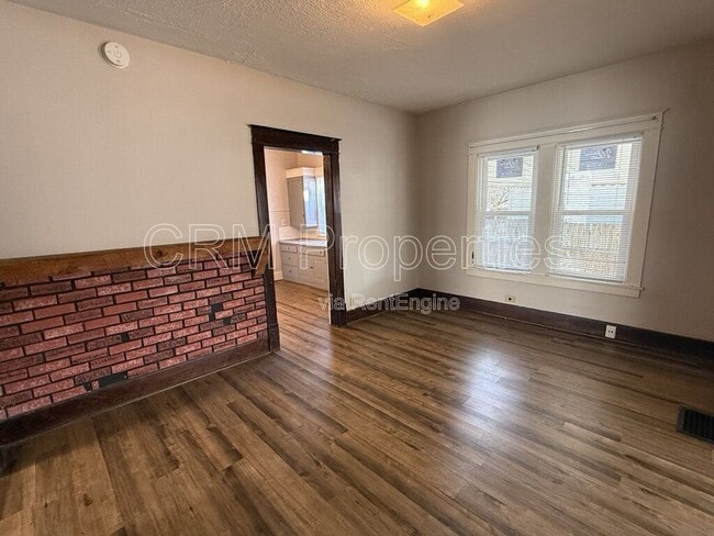 Building Photo - 310 N Lindsay St