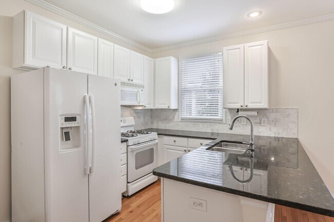 Building Photo - 319 W 2nd Ave