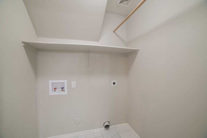 Building Photo - 7496 W Denaro Dr