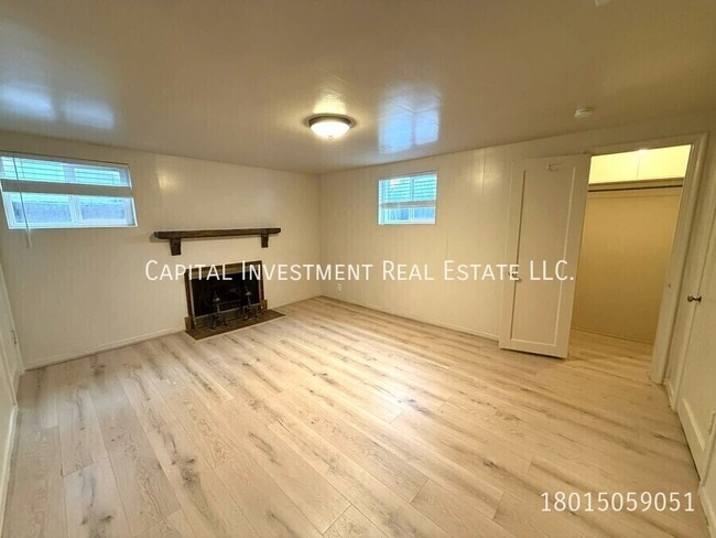 Building Photo - 1452 Hollywood Ave