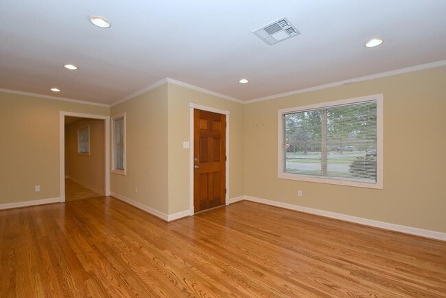 Building Photo - 10402 Chatterton Dr