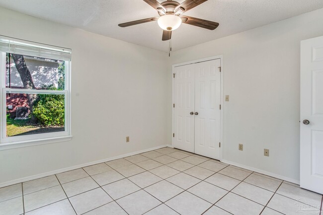Building Photo - 3565 Stratford Ln