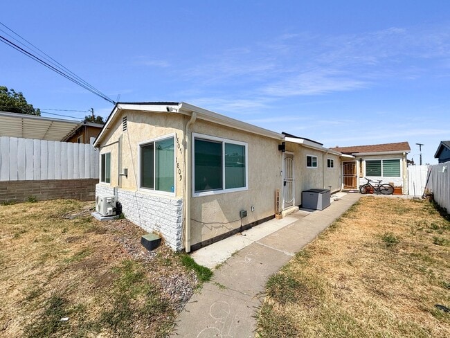 Building Photo - Charming 3BD/1BA House in South Park w/ W/...