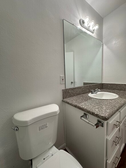 Building Photo - 1722 S Barrington Ave