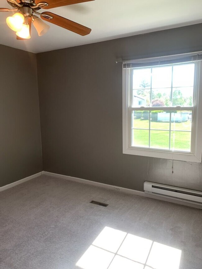 Building Photo - 967 Stratford Ct