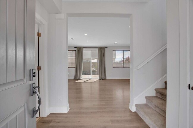 Building Photo - Modern 3-Bed, 3-Bath Vacaville Home Built ...