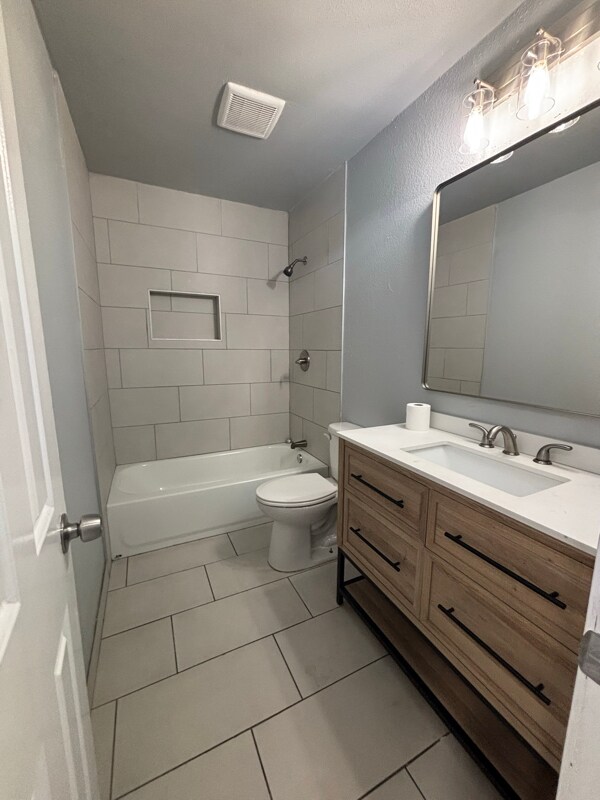 Building Photo - 1212 N Creek Dr