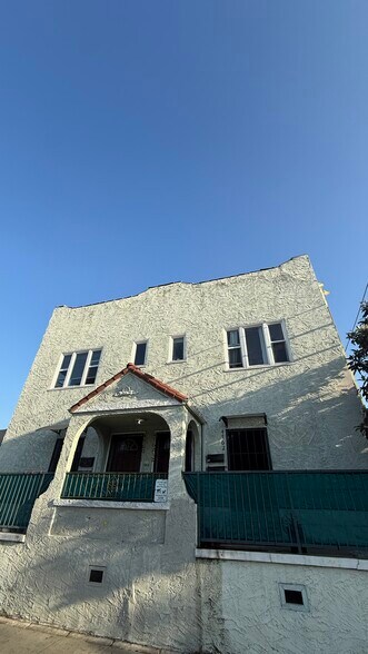 Building Photo - 4762 Lexington Ave