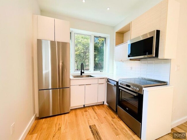 Building Photo - 1 bedroom in NEW YORK NY 10009